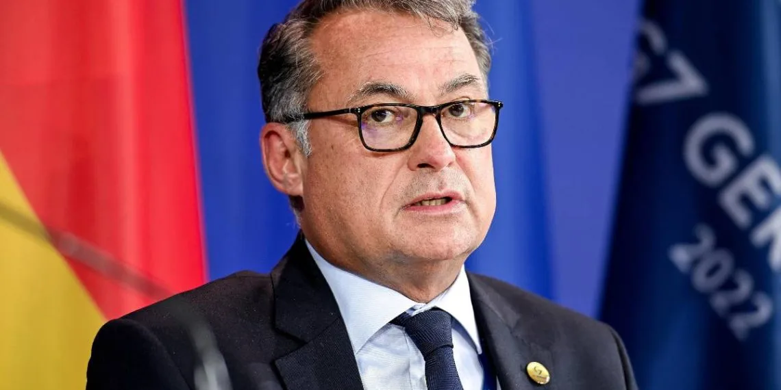 “CRISI GERMANIA/ “Ue al bivio, o la linea suicida della Bundesbank o la pace in Ucraina””, intervento di Stefano Fassina su il sussidiario del 31 dicembre 2025.